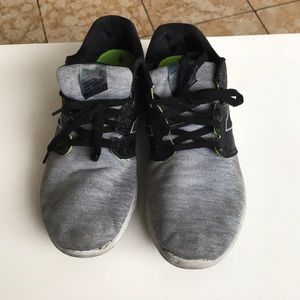 New balance men’s/boy’s sneakers size 8